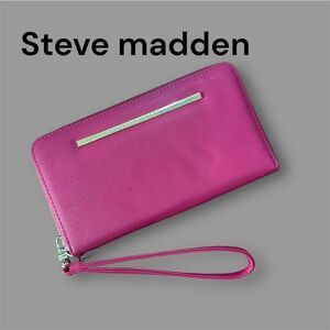 Steve Madden Fuchsia Wristlet Clutch